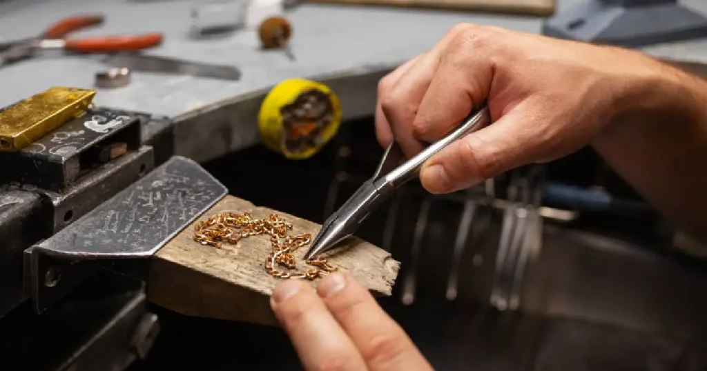 Top Signs That Your Jewellery Needs Immediate Repairs
