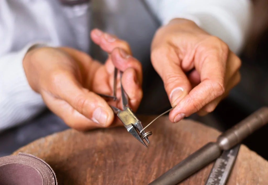 Professional Jewelry Appraisal vs Online Jewelry Valuation- What’s the Real Difference?